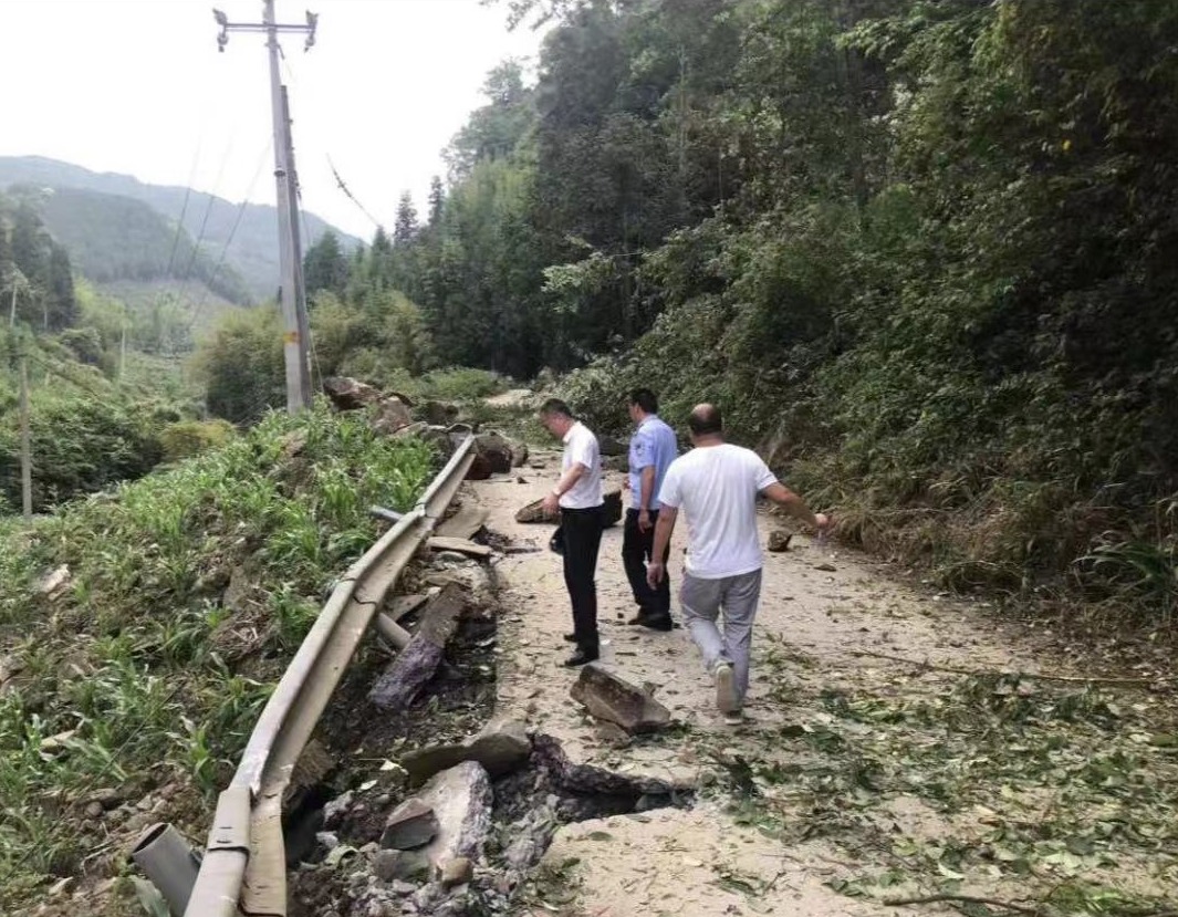 多图直击：四川雅安地震救援现场