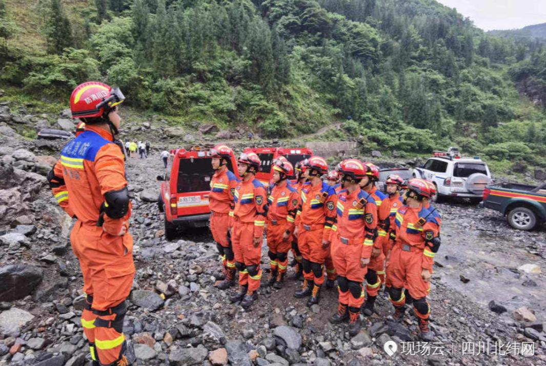 多图直击：四川雅安地震救援现场