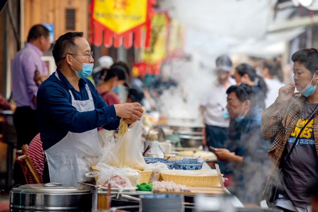 餐饮失血：反复封控下，总有一根压垮企业的稻草