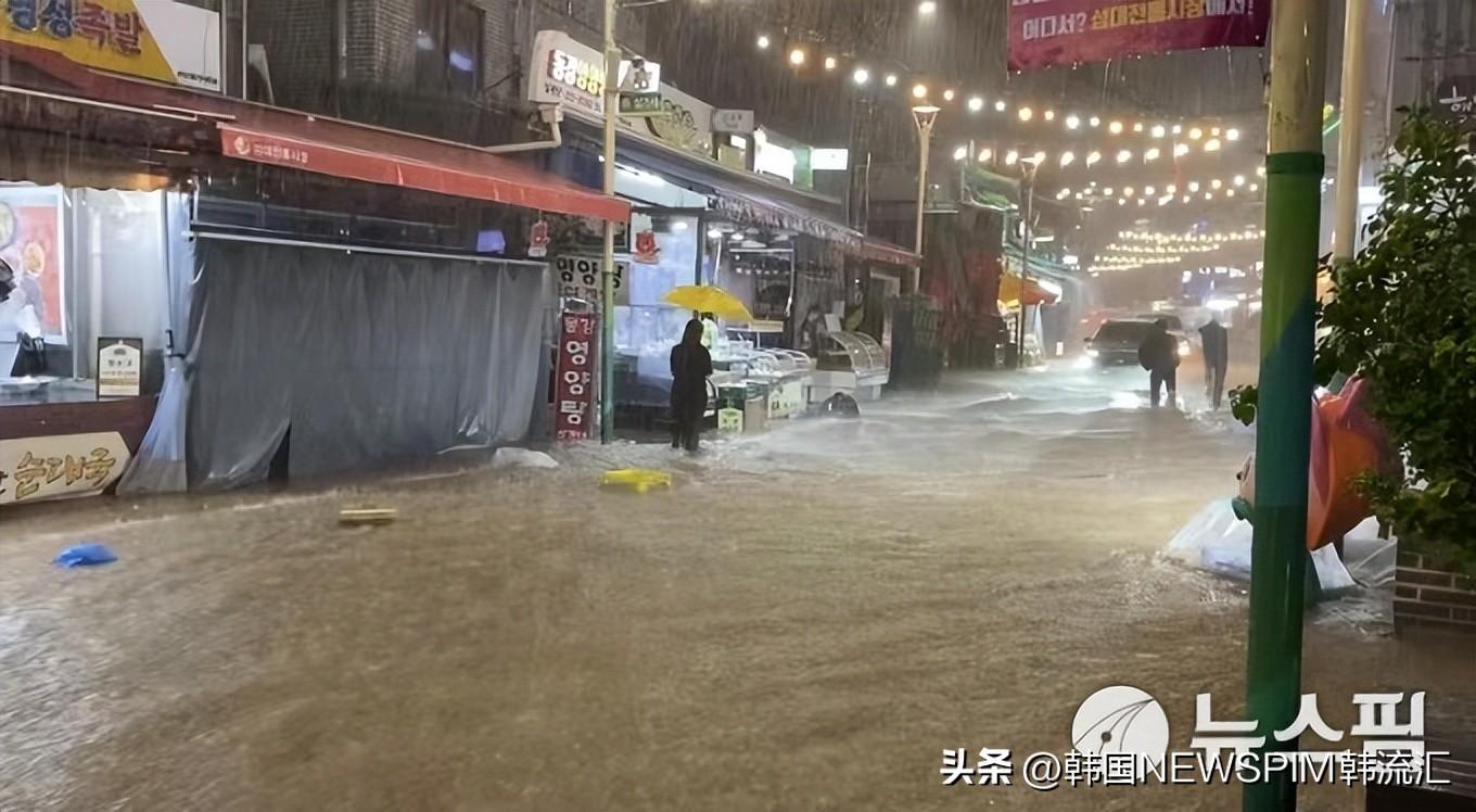 韩国首尔遇80年来最大降雨 已致7死