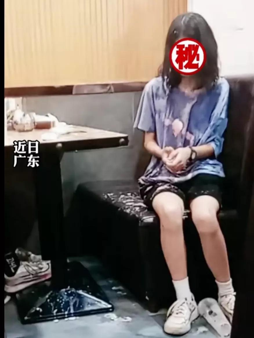 女子高铁上为孩子放无声版动画片